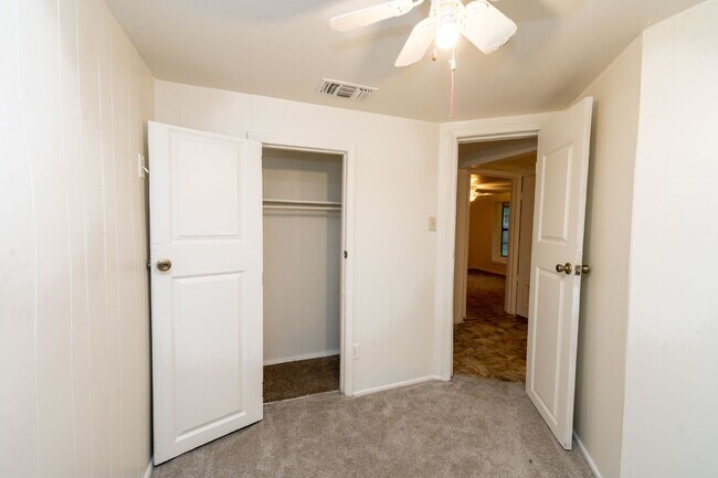 Building Photo - 6950 Lark Haven Ln
