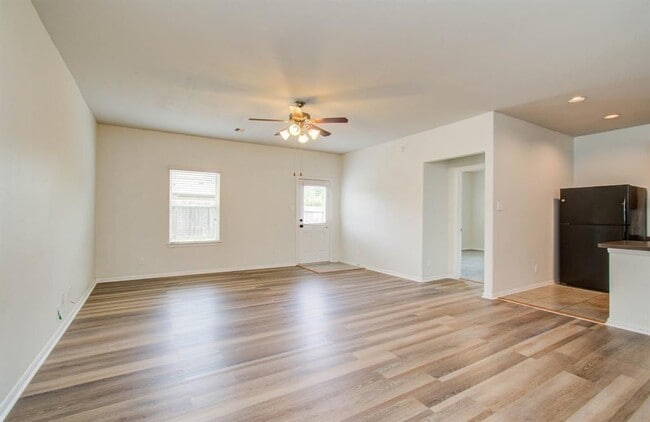Building Photo - 3102 Gianna Springs Ct