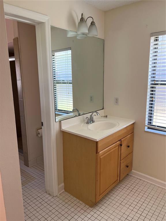 Building Photo - 8203 Saragoza Ct