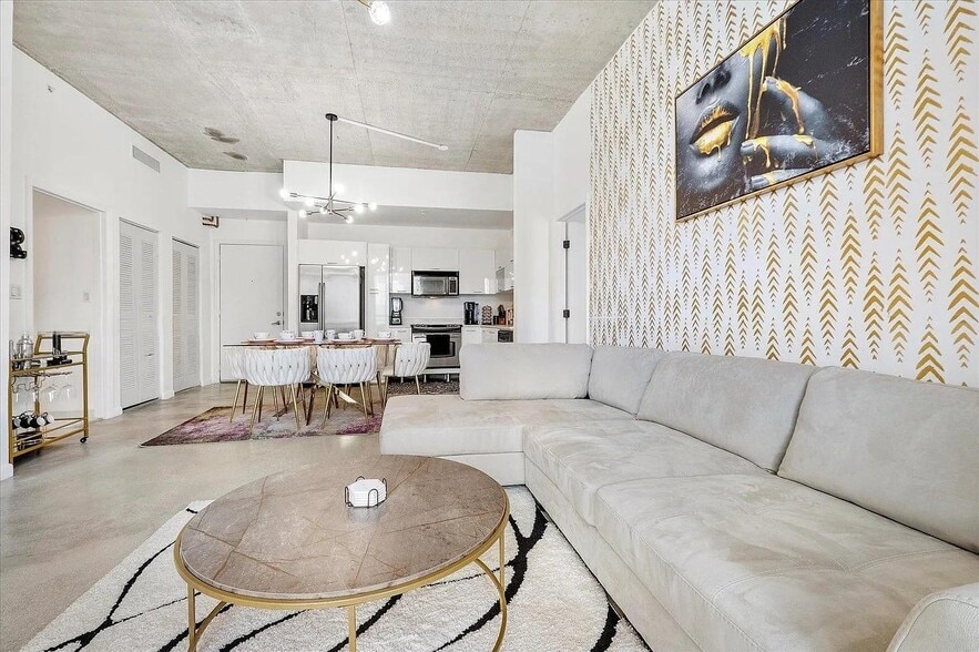 Building Photo - 133 NE 2nd Ave