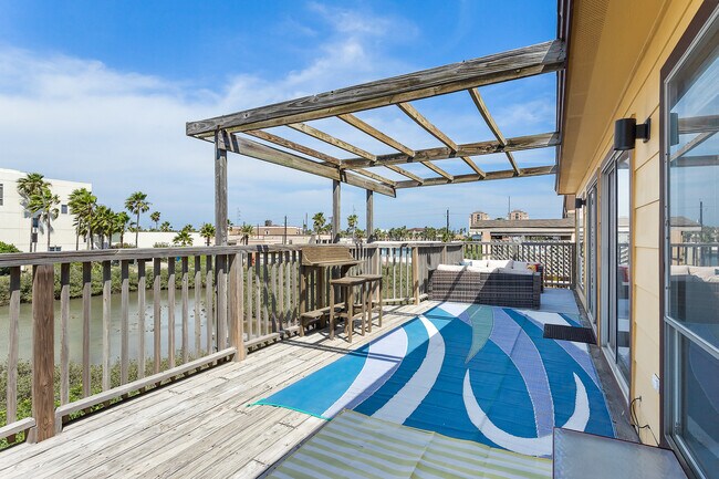 Building Photo - 208 W Saturn Ln