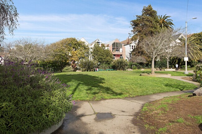 Cole Valley: 7 min walk - 1201 Willard St