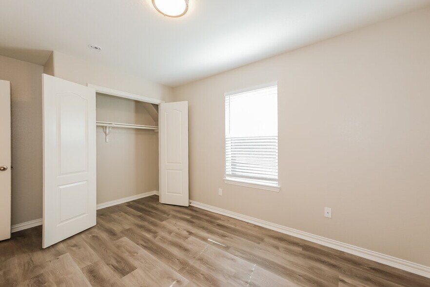 Building Photo - 232 Strawberry Blonde Dr