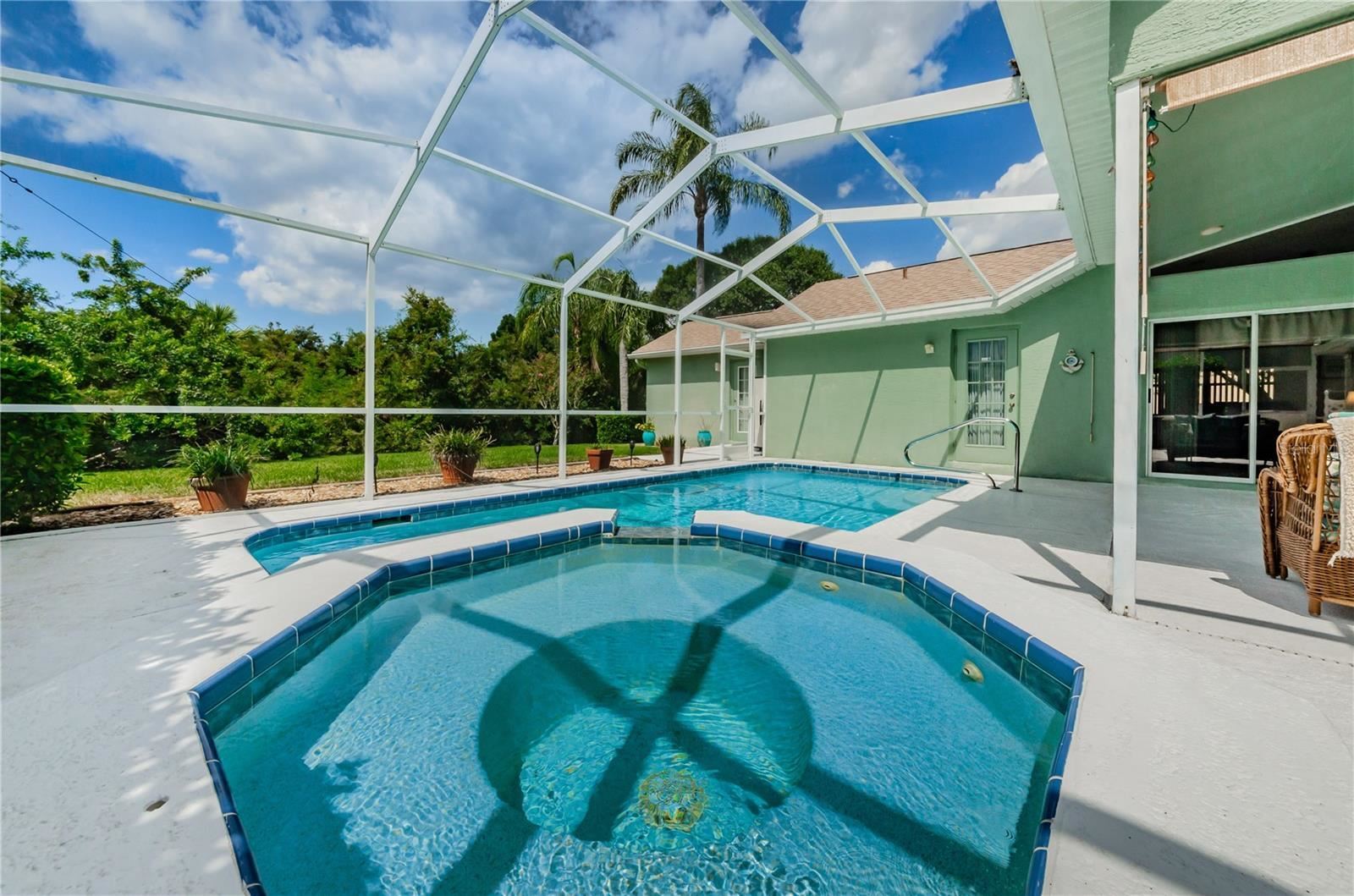 Covered lanai with pool and spa - 9413 Summerbreeze Ter