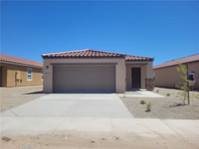 Primary Photo - 2371 Tapatio Dr