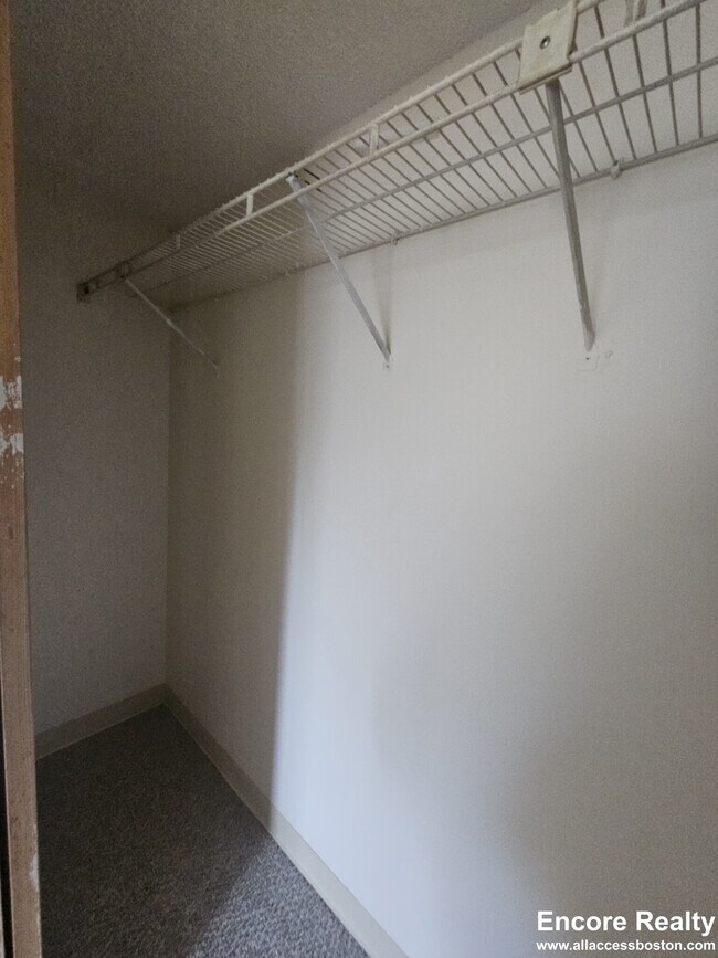 Building Photo - 150 N Beacon St