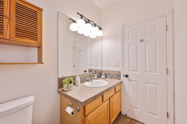 Building Photo - PRICE REDUCTION 5 Bedroom Home in the Sought-After Hillshire Estates of Bull Mountain