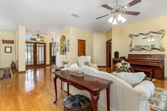 Building Photo - 10001 Highland Woods Ct