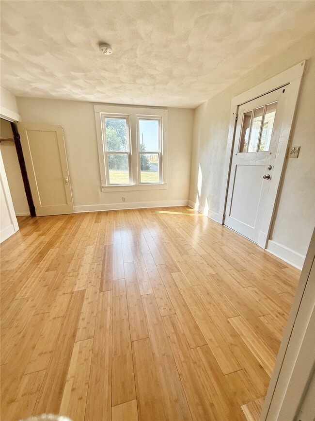 Building Photo - 115 S Lawn Ave