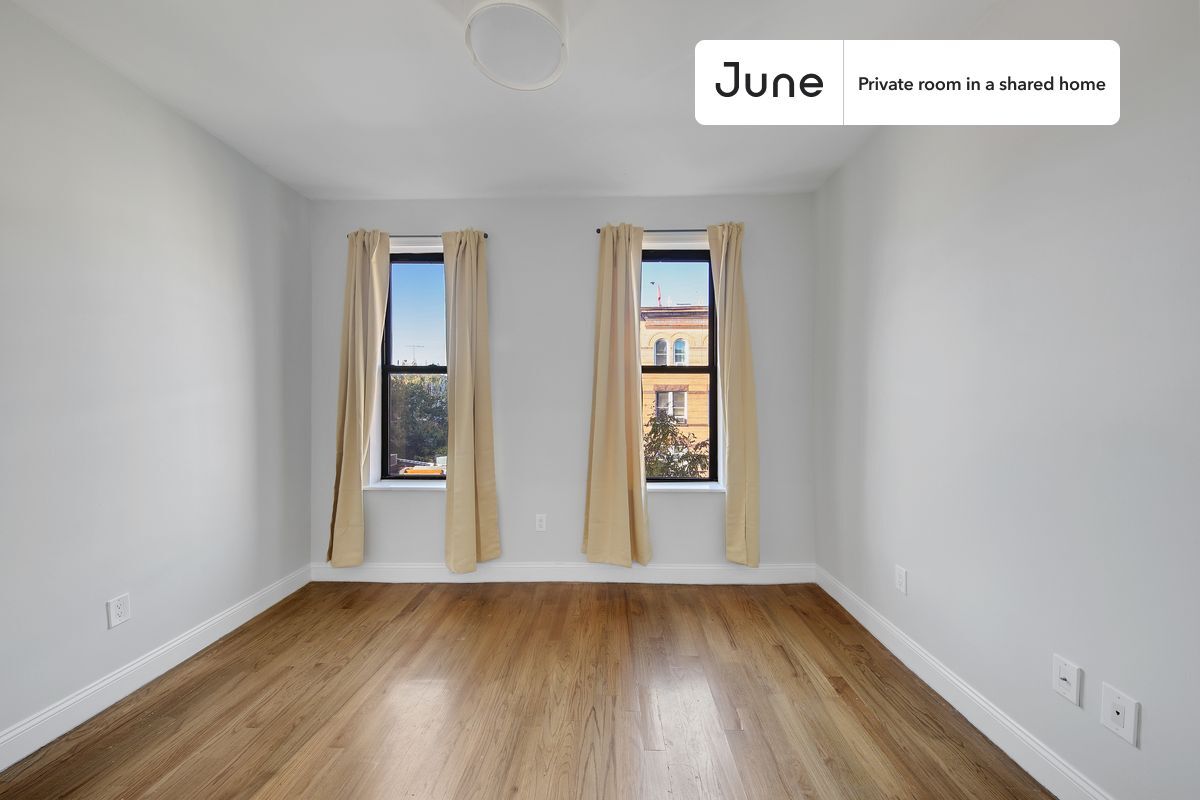 Building Photo - Private bedroom in 4 bed/1 bath Home