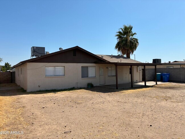 Building Photo - 2930 W Laurel Ln
