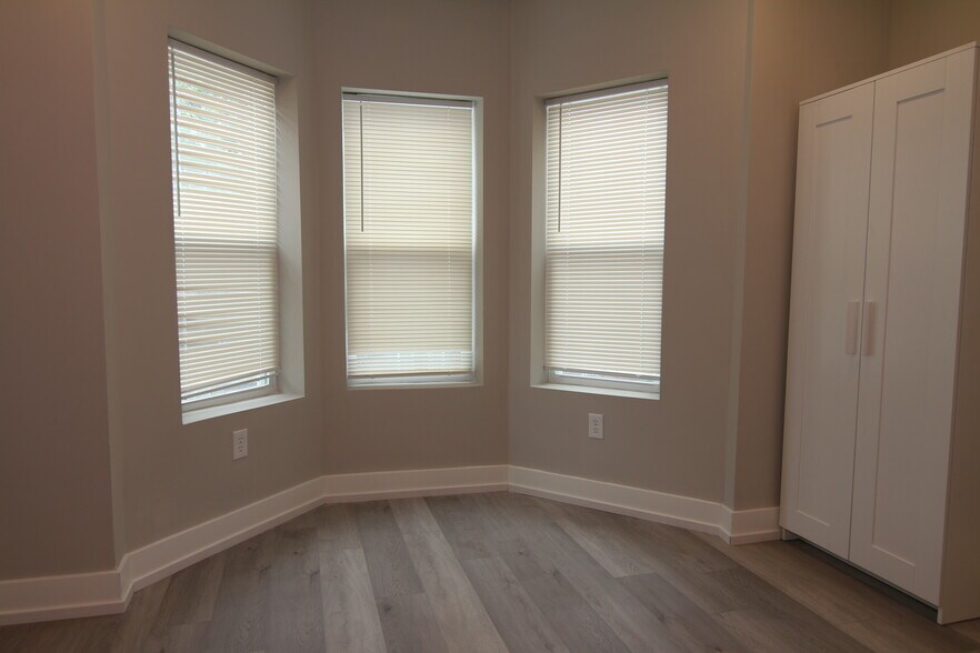 Building Photo - 1649 Pratt St