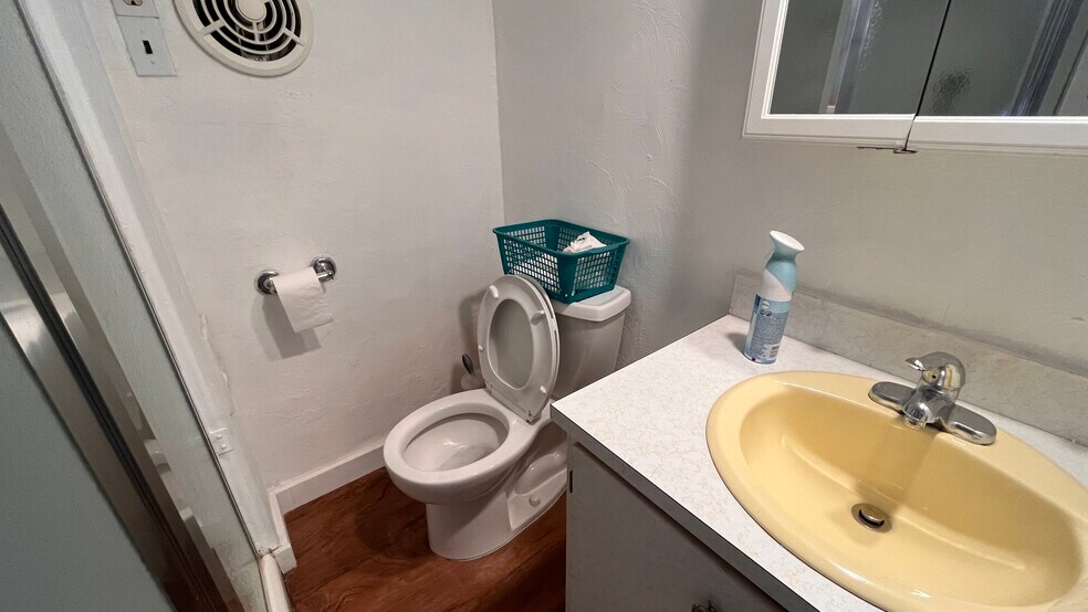 Building Photo - 5859 Hobart St