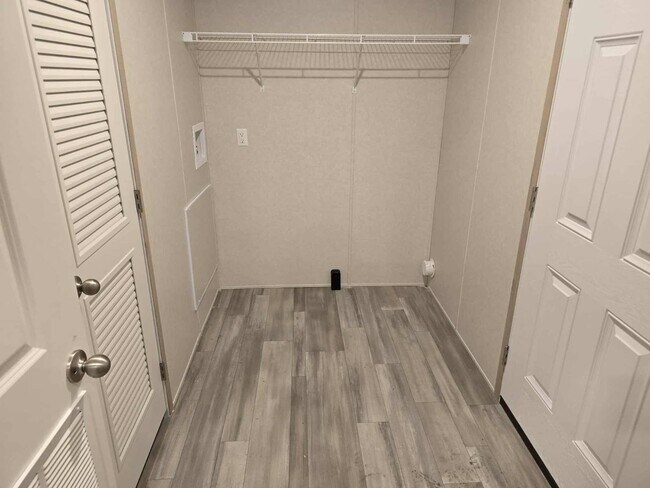 Building Photo - 415 NW Poplar Ave