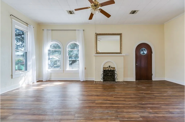 Living Room - 203 N Bishop St