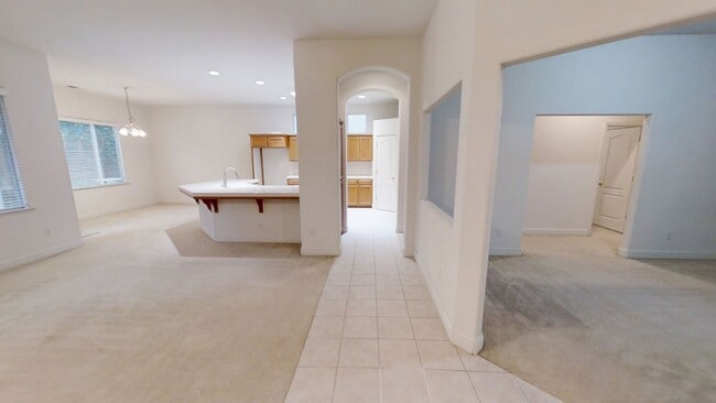 Building Photo - 1823 N Holly Ave