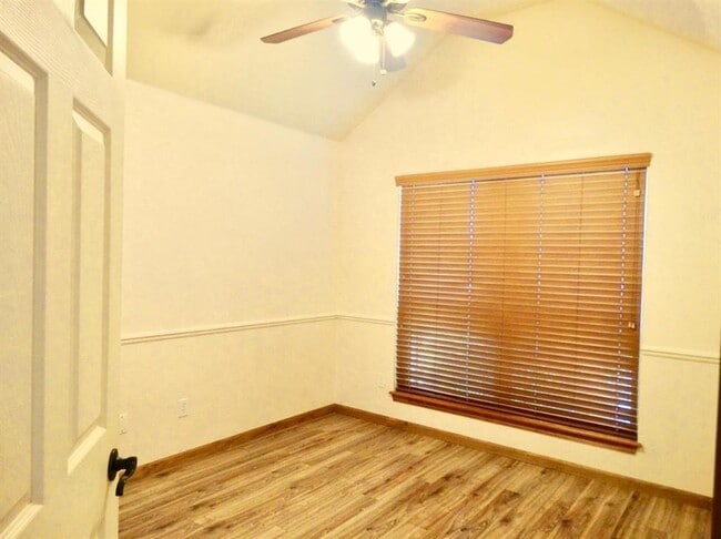 Building Photo - 566 W Alamo Ct Way