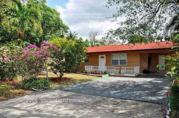 Building Photo - 1380 SW 26th Terrace