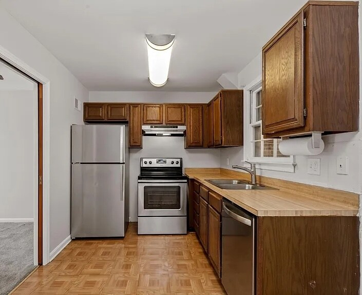 Building Photo - 1902 Curtis Ct SE