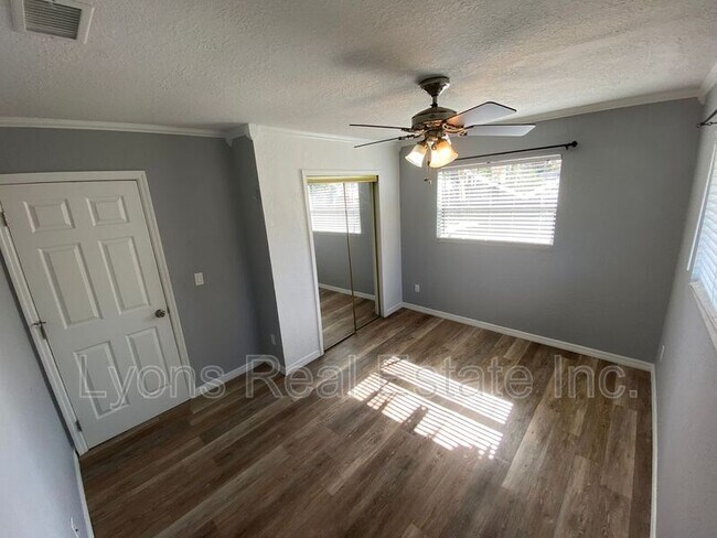 Building Photo - 537 Sacramento St