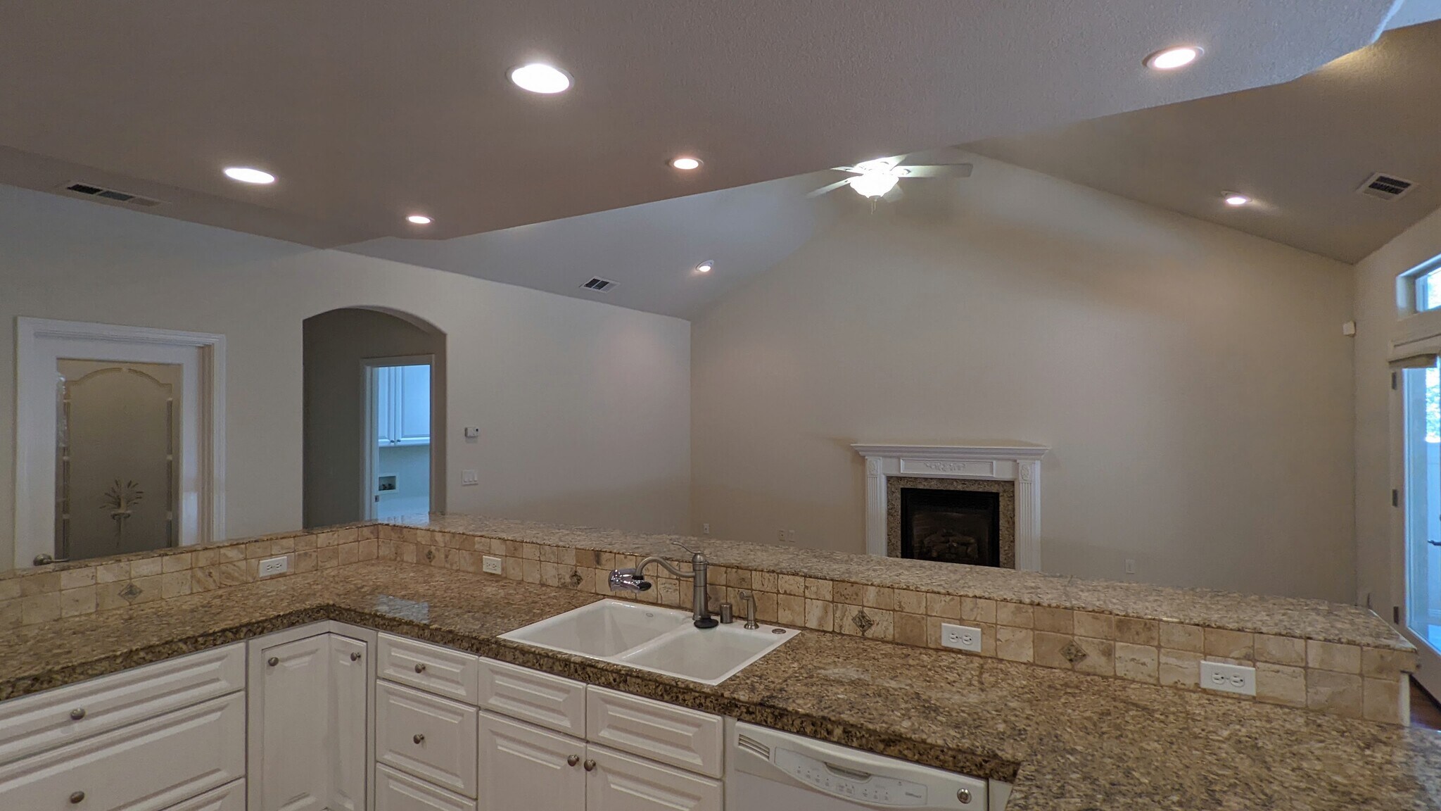 Building Photo - 1043 Diamante Robles Ct