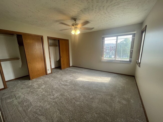 Building Photo - Nice Town Home in Bellevue!