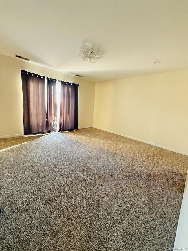 Building Photo - 26 Manhasset Dr