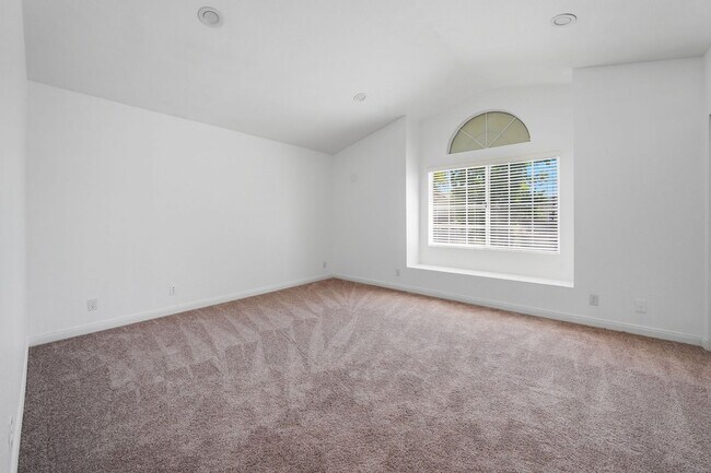Building Photo - SPACIOUS 4 BEDROOM, 3 BATH HOME WITH 3-CAR GARAGE!