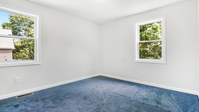 Building Photo - 29 Willard Ave