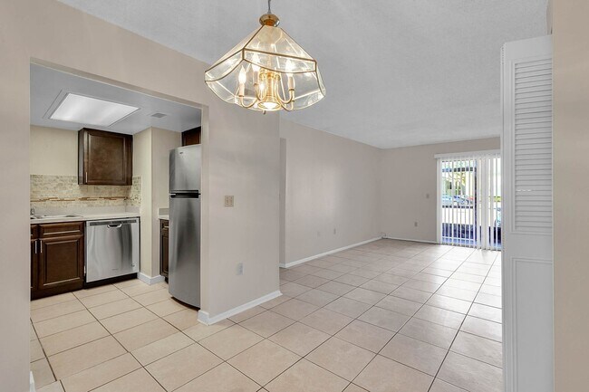 Building Photo - 902 Lake Destiny Rd