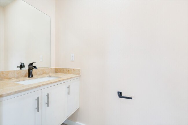 Building Photo - 6809 Fairway Dr