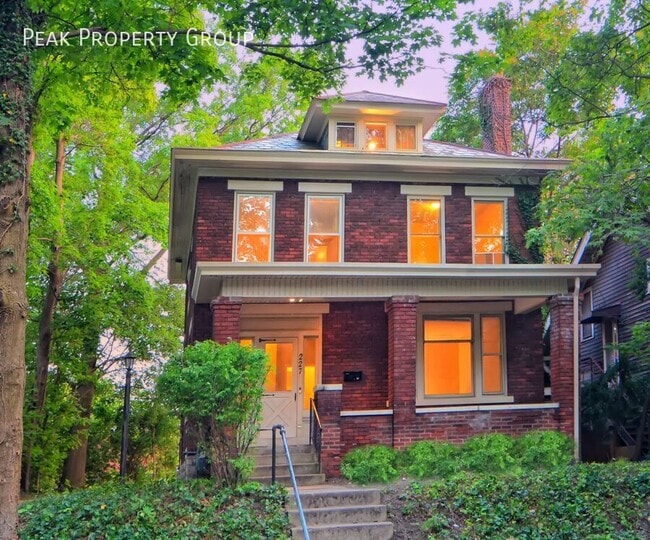 Primary Photo - 227 E Northwood Ave