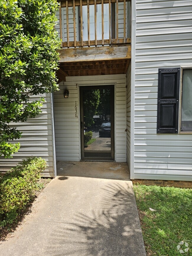 Building Photo - 2 Bedroom Condo