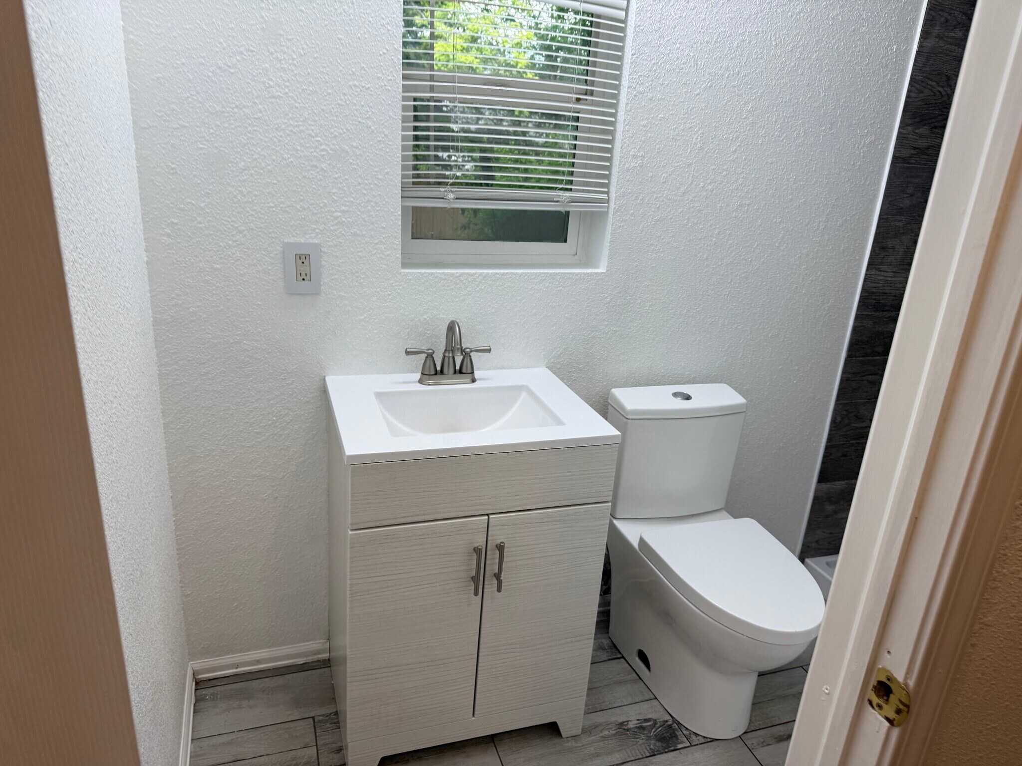 Building Photo - 6085 Fescue Dr