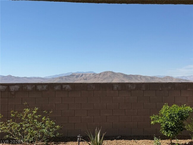 Building Photo - 2283 Teatro Ave