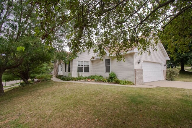Building Photo - 919 Baird Ln NE
