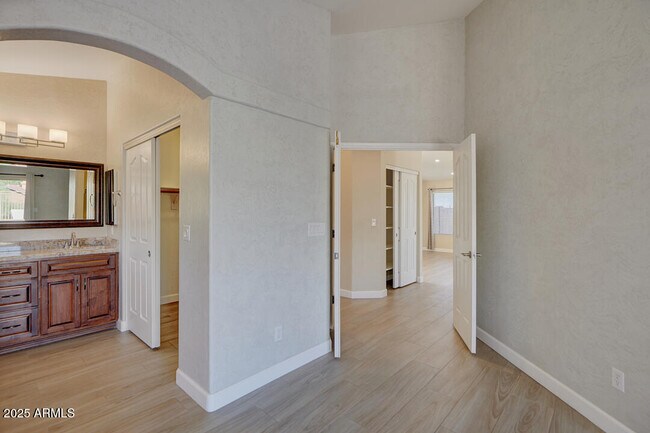Building Photo - 10278 E Tierra Buena Ln