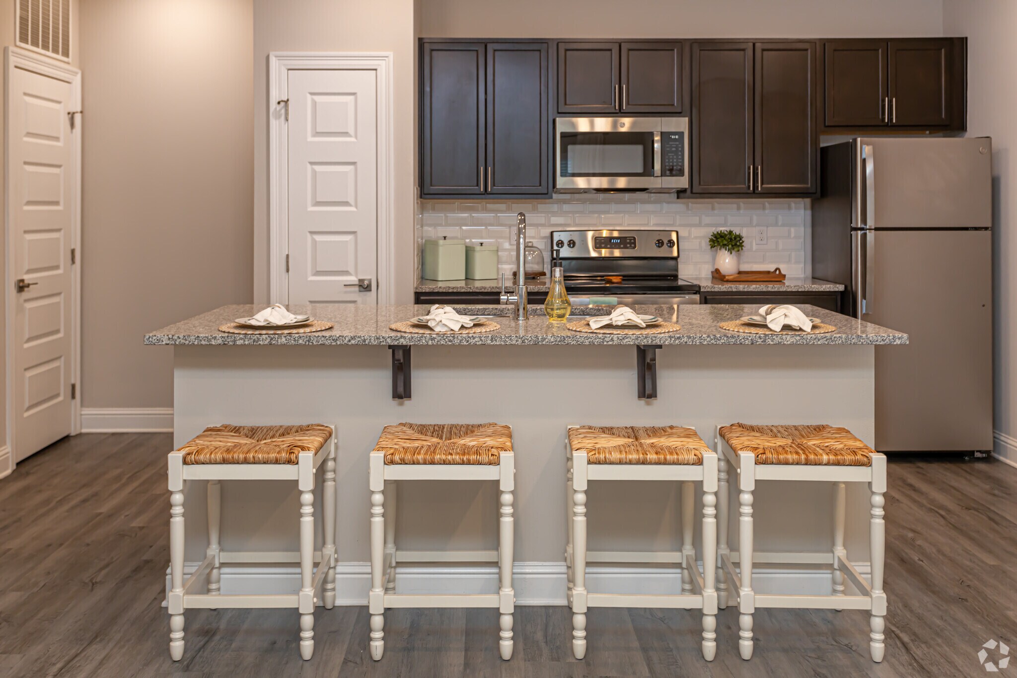 1BR, 1BA - 827SF - The Waters at Hammond