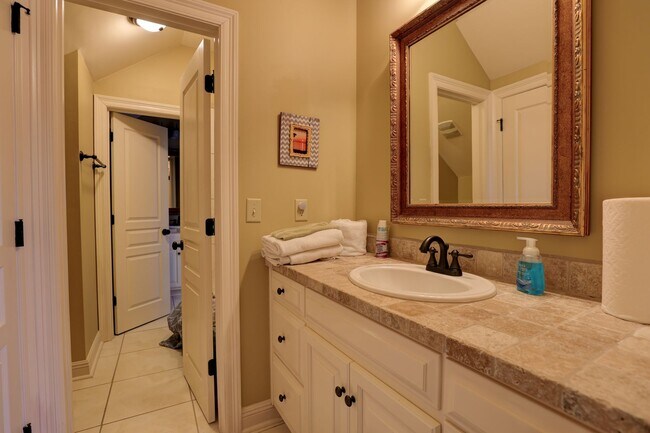 Building Photo - FULLY FURNISHED-  AVAILABLE NOW! 3 Bedroom / 3 Bath Fully- Furnished Brick home