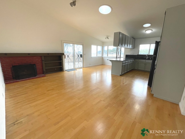 Building Photo - Spacious 3 Bedroom Home with Backyard Pati...