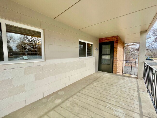 Building Photo - Adorable Condo in Perfect Fort Collins Location!