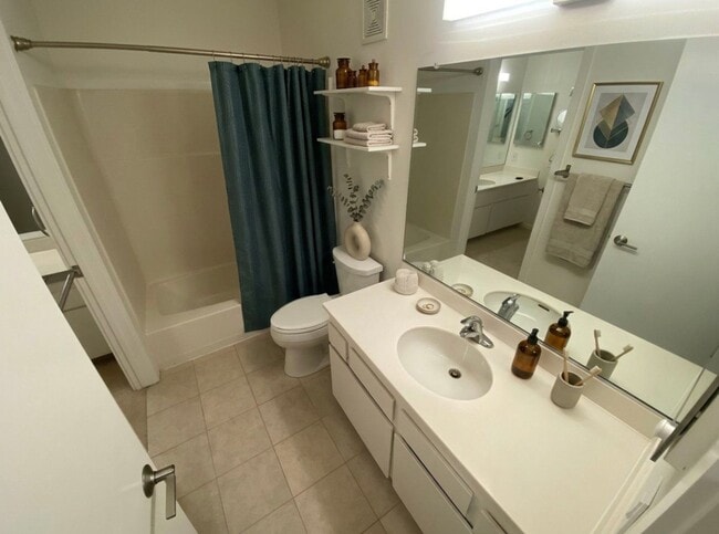 Building Photo - Beautiful Spacious Novato Living in a Convenient Central Location! 2 Bedroom 1.5 Bathroom with Pa...
