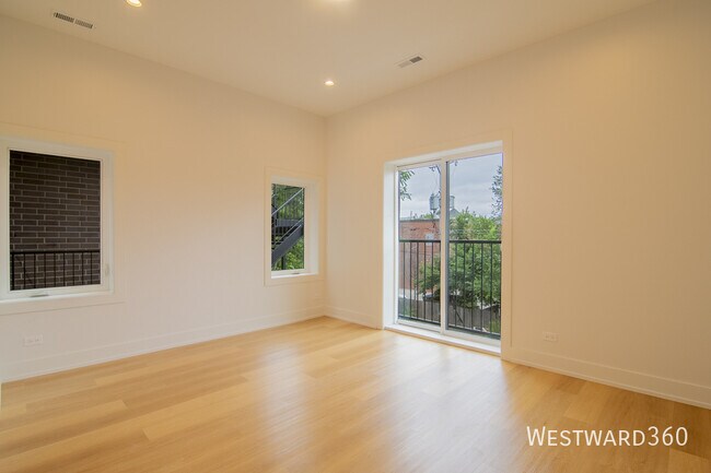 Building Photo - 2046 W Washington Blvd