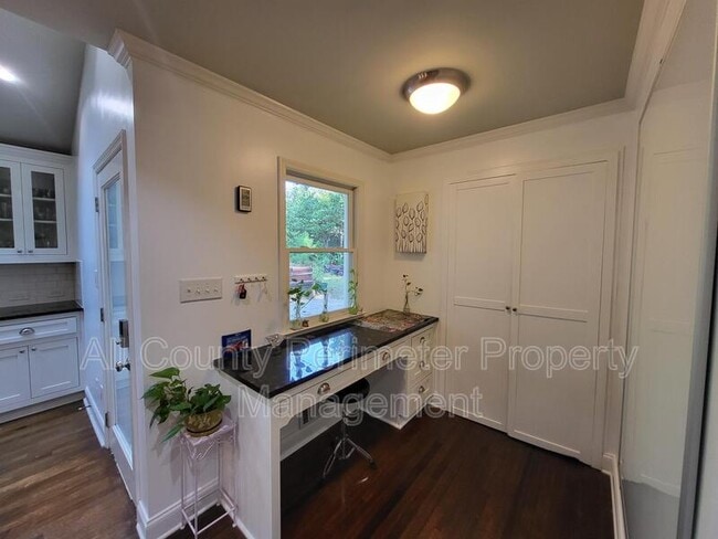 Building Photo - 363 Indian Hills Trail