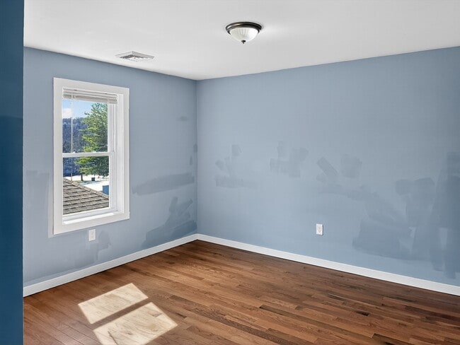 Building Photo - 247 Pilgrim Ave