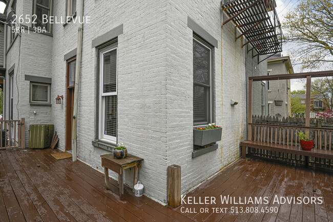 Building Photo - 2652 Bellevue-