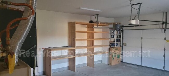 Building Photo - 1267 SW Ironwood Dr