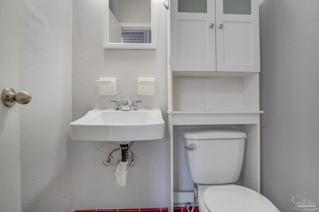 Building Photo - 1004 Kearny Dr