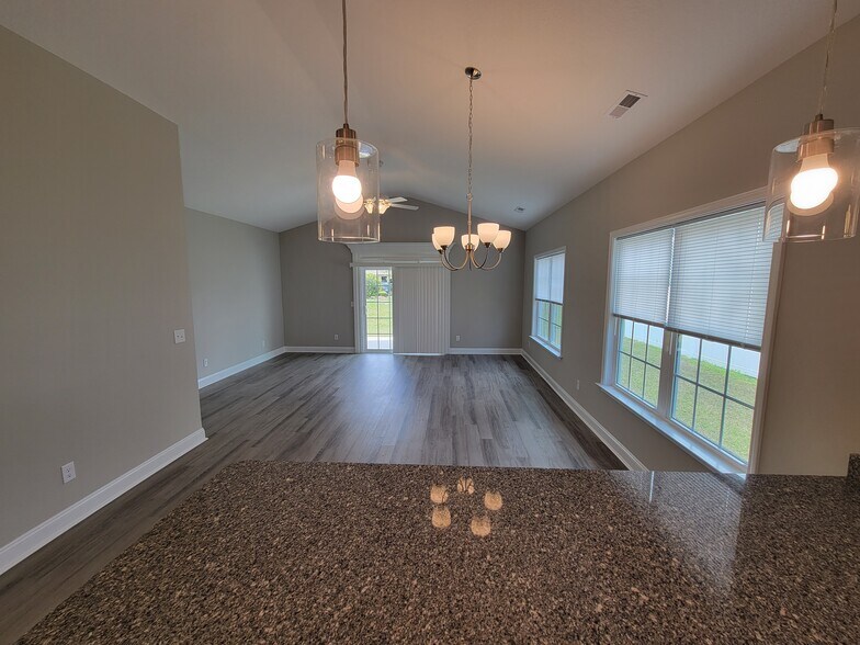 Building Photo - 764 Hobonny Loop