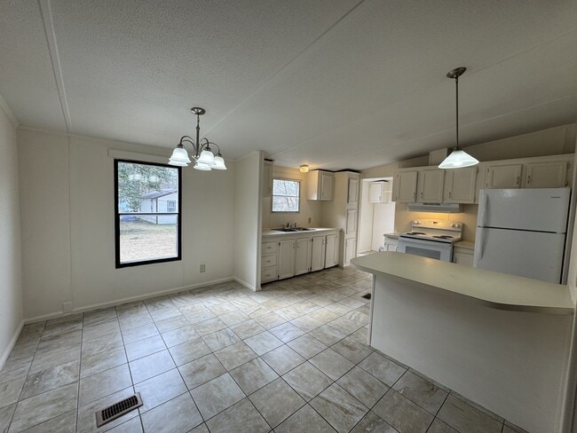 Building Photo - 157 Conover St